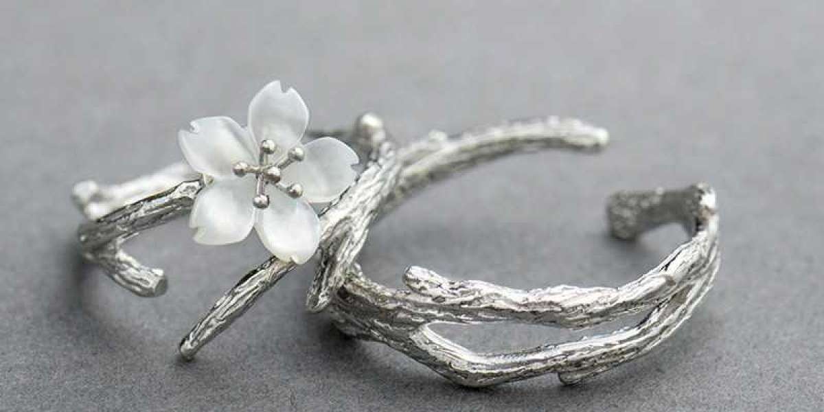 Husband and his lady friend share Wedding band