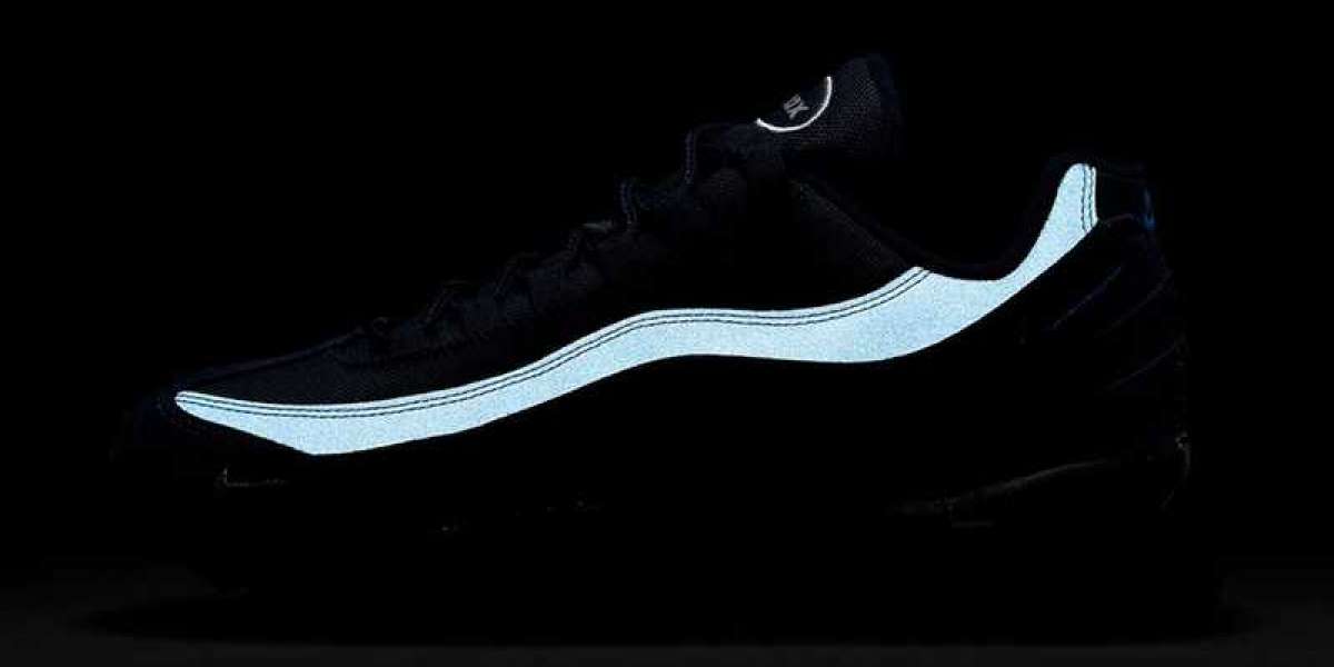 Do you like this low-key navy blue Nike Air Max 95 DO6704-400?