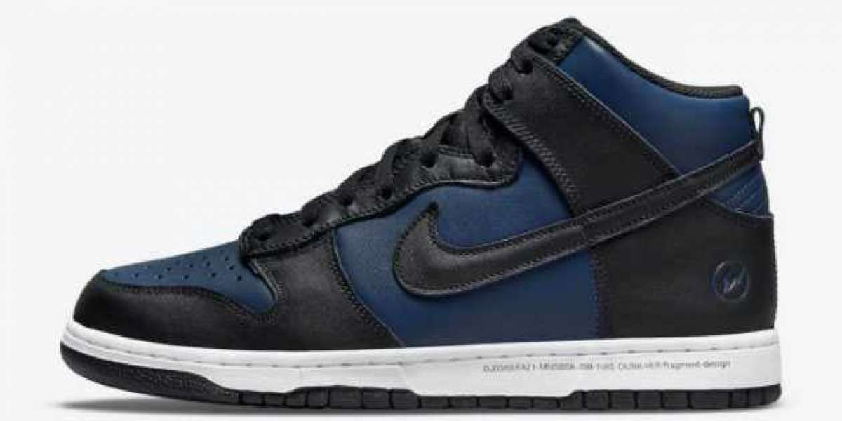 What kind of sneakers do you have to enter?