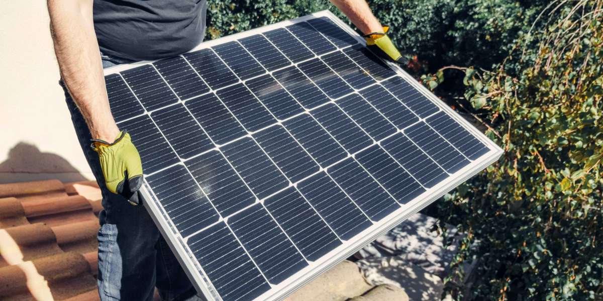 Off-grid solar and solar battery installation has several benefits.