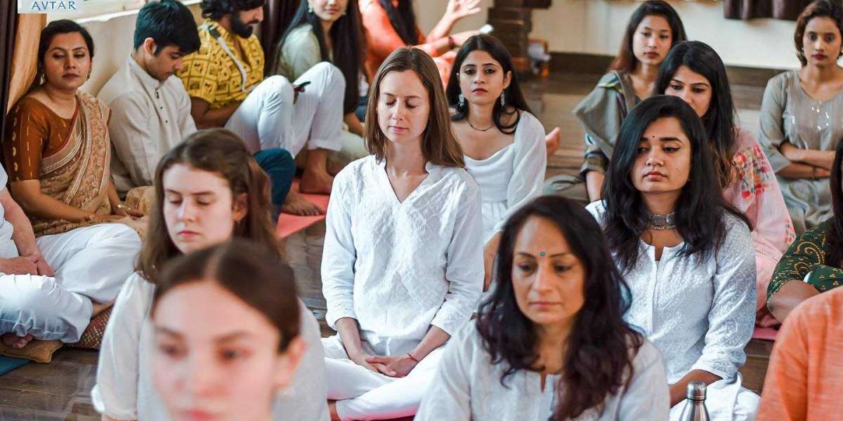 An Ultimate Guide to Choose Yoga School