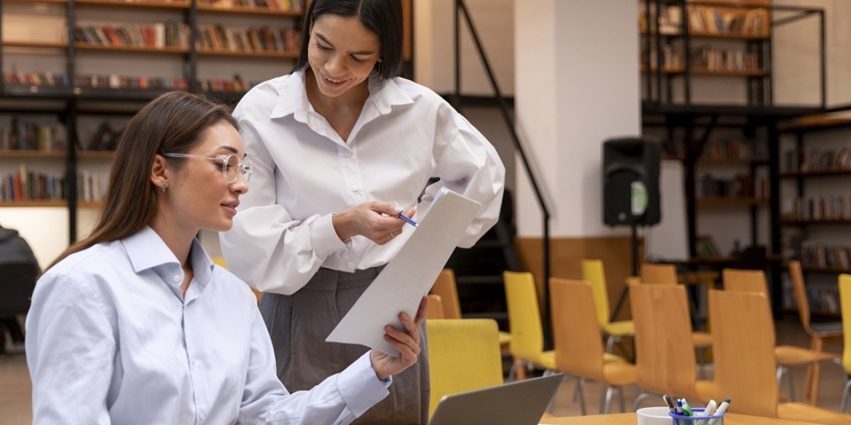 How to Choose the Right Topic with Marketing Dissertation Help