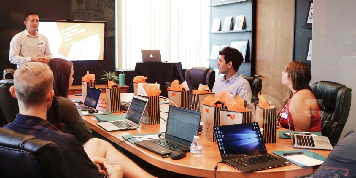 Employee Advocacy: Leveraging Internal Champions to Attract Top Talent