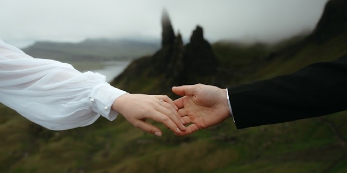 How to Manage Expectations in a New Relationship: Tips for Success on Happilydate.com