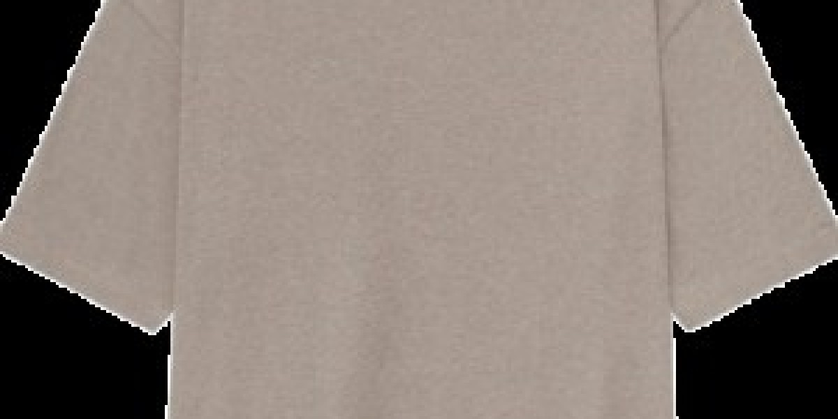 Essentials Fear of God: Essentials T-Shirt – A Premium Wardrobe Staple in the UK