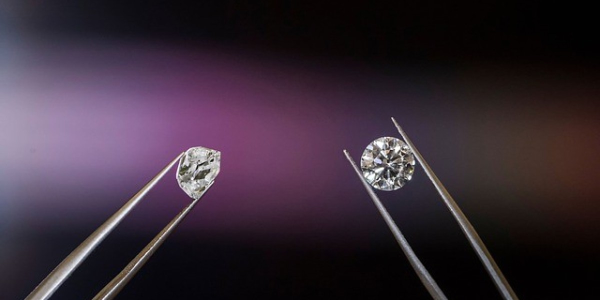 Lab-Grown Diamonds for Anniversaries: Celebrating Love Sustainably