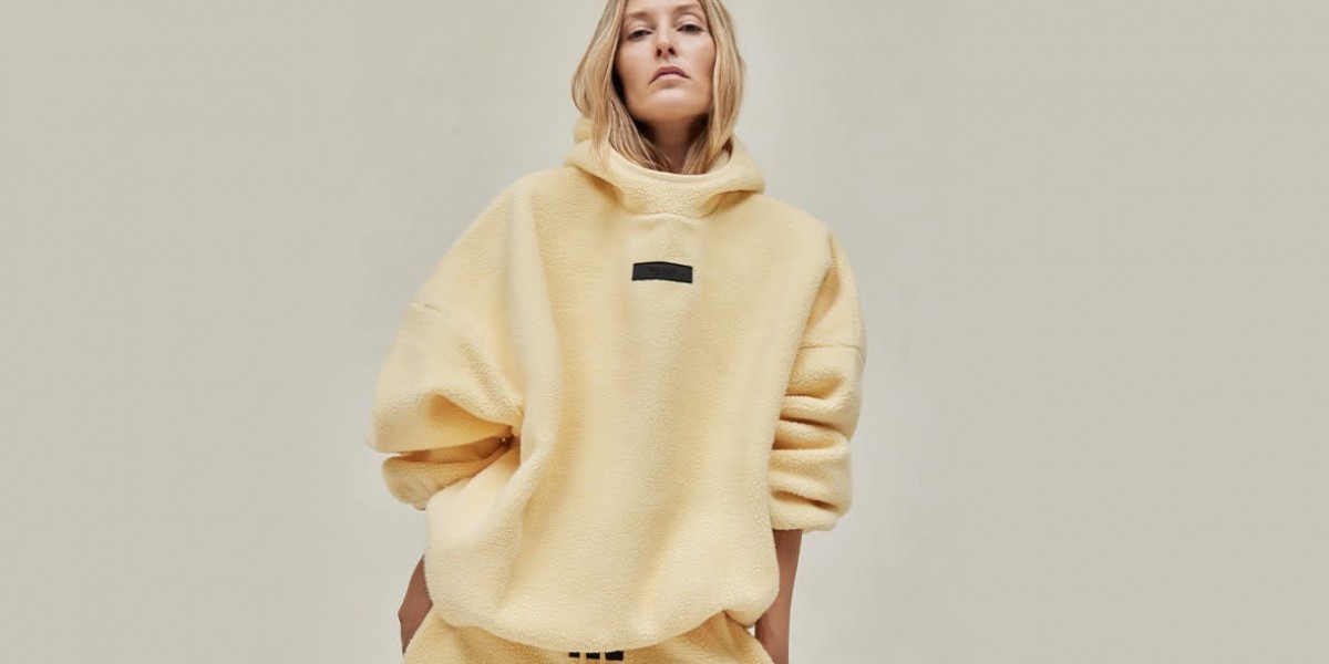 The Power of a Simple Essential Hoodie: Comfort Meets Function