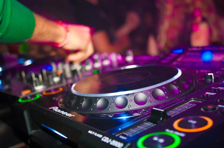Rave Essential: How to Choose the Perfect Gear for Your Next Event