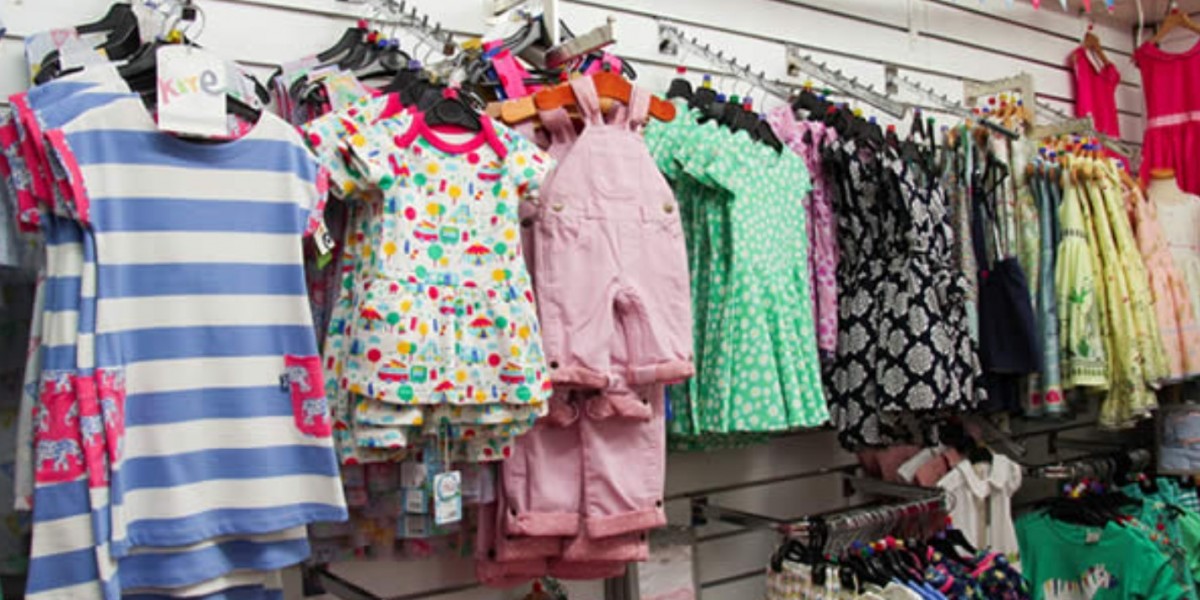 Cum să creezi o garderobă practică pentru bebeluși