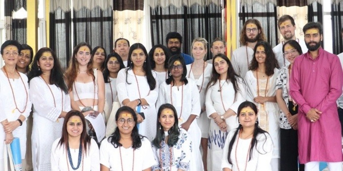 What to Expect in a 200 Hour YTT in Rishikesh