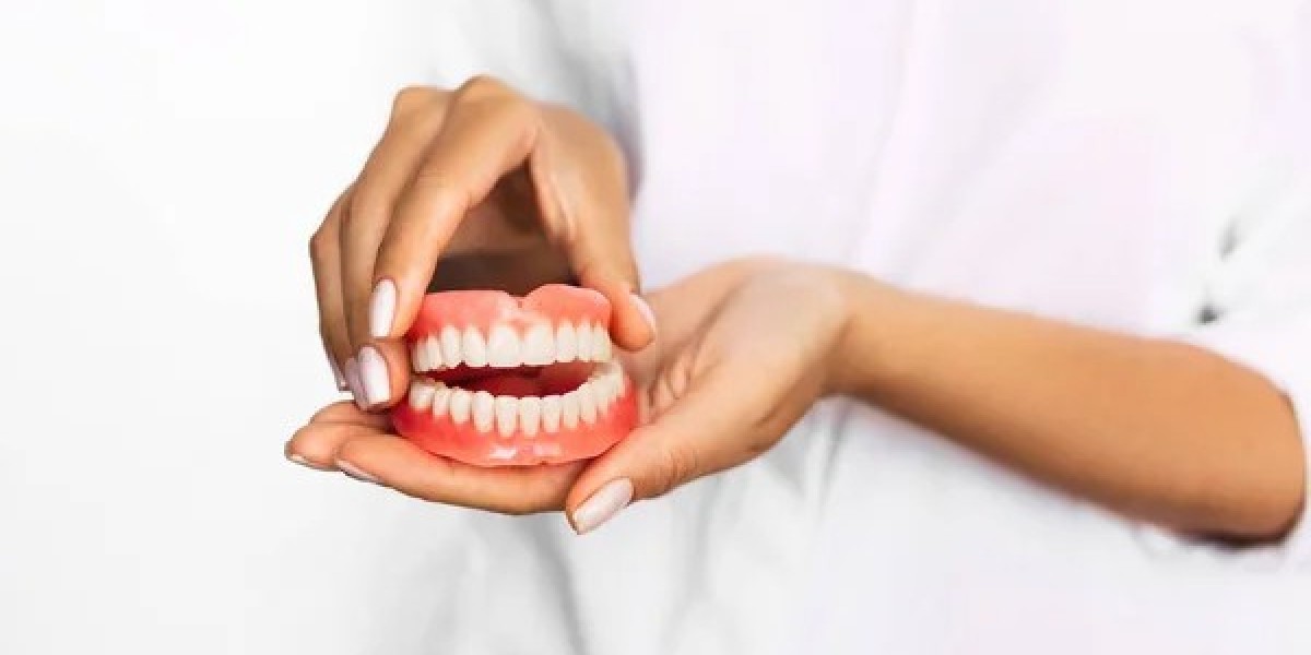Dentures for Seniors: Tips for Comfort and Confidence