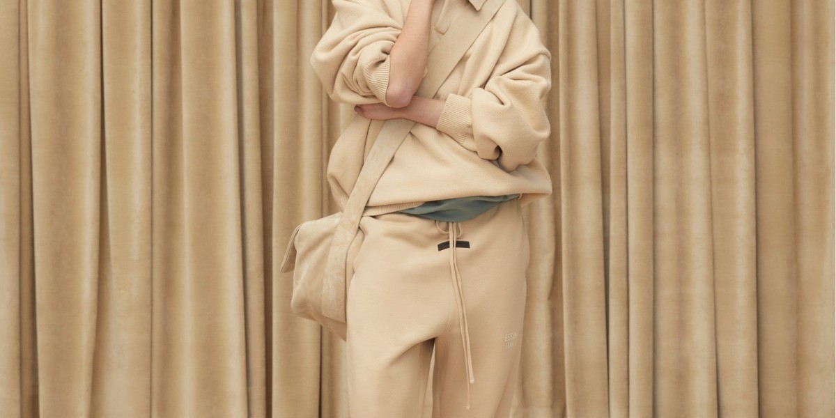 Essential Clothing for Athleisure: Comfort and Style Combined