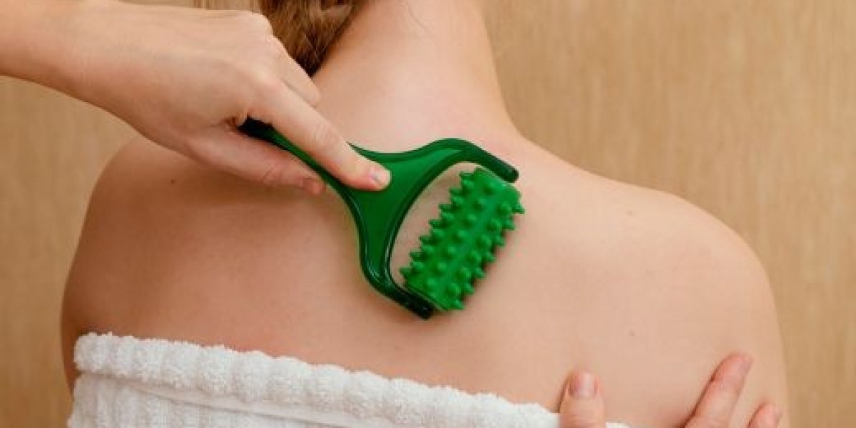 Silicone vs. Bristle: Which Scrubber Is Best for Back Acne?