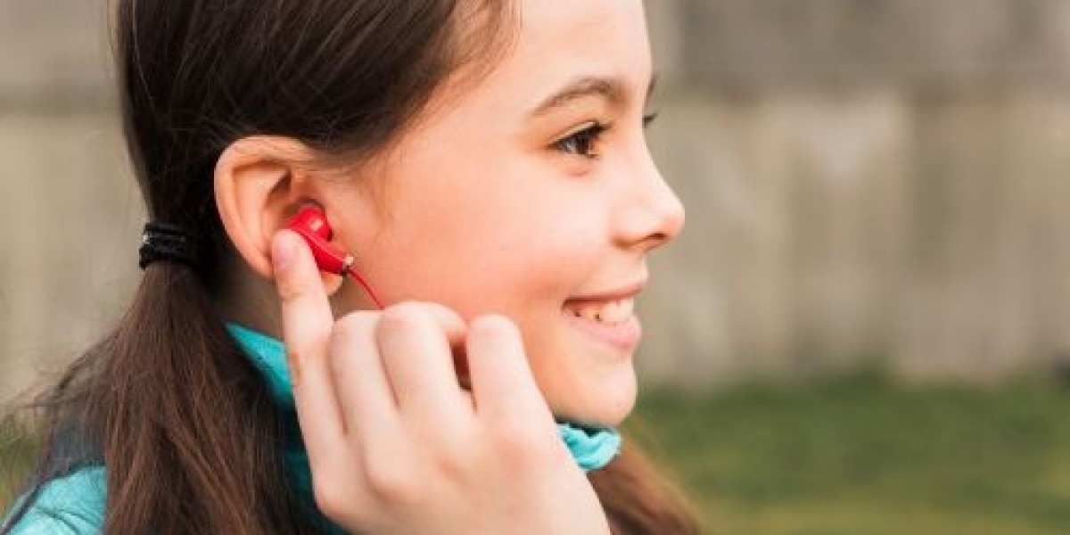 Comfortable Ear Plugs vs. Noise-Canceling Headphones: Which is Better?