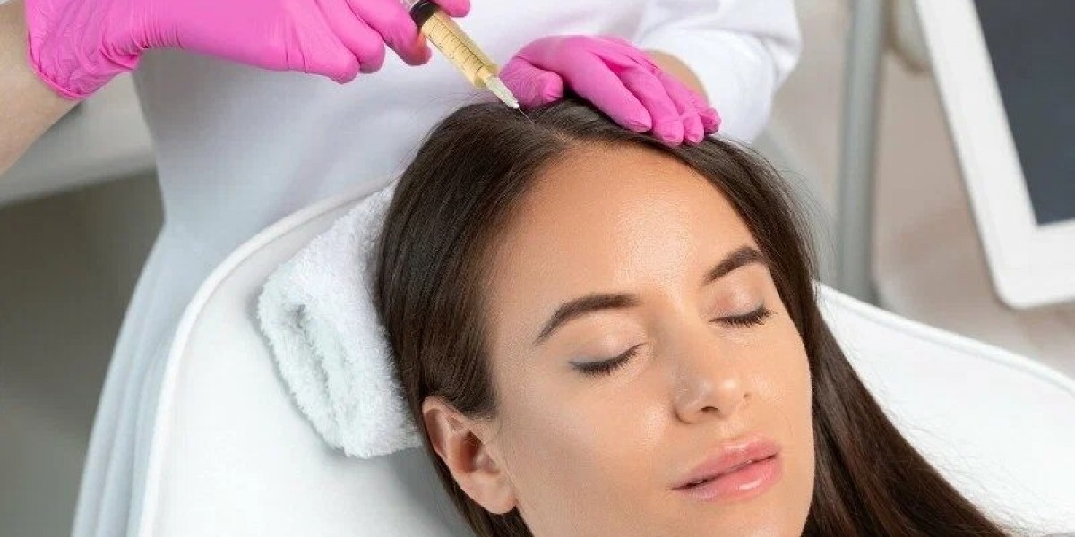 Hormonal Hair Loss in Women: Best Clinics in Islamabad