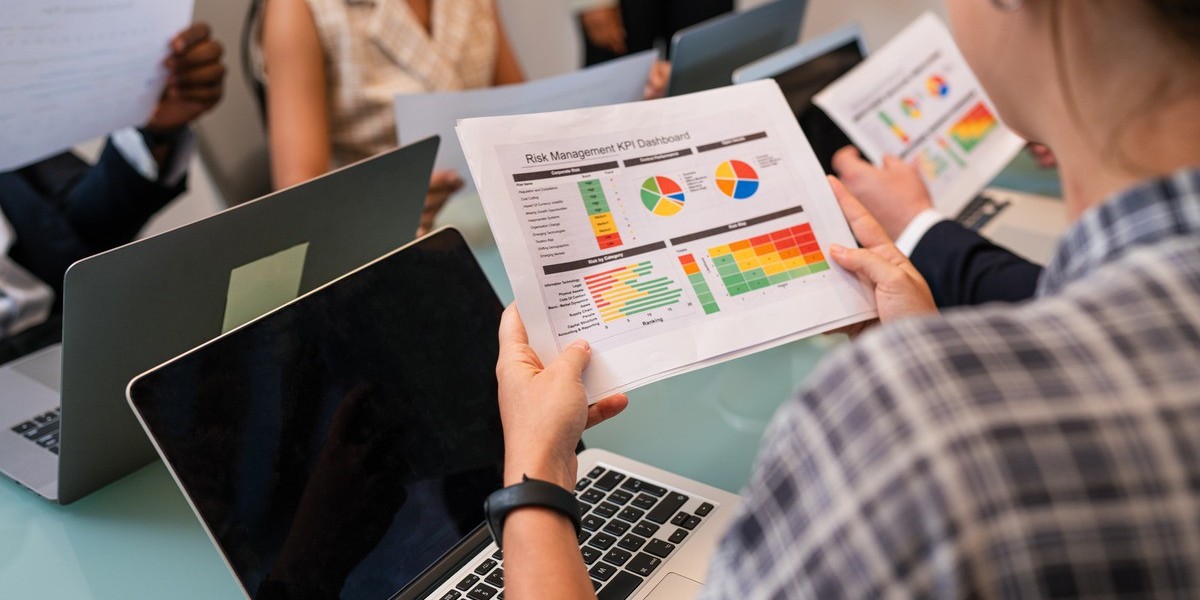 How to Close the Gap between Data and Decision-Makers for Better Business Insights