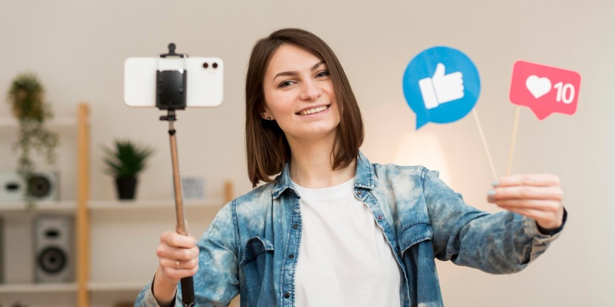 How Can You Spend Less Time on Social Media—Without Missing Out?