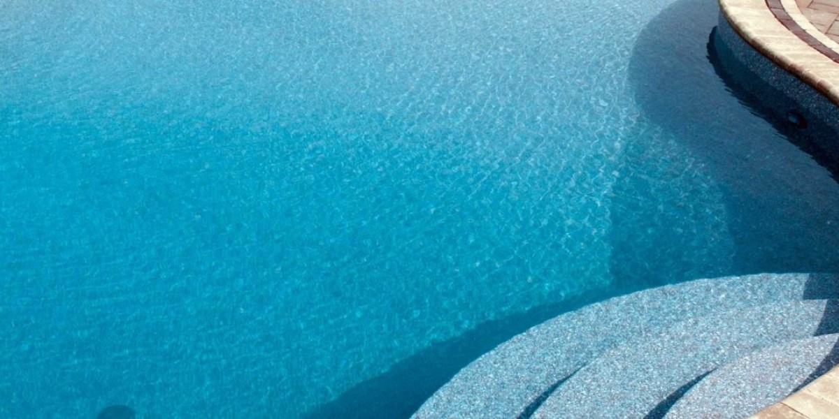Why Does My Pool Keep Turning Green? Prevention and Cleaning Solutions