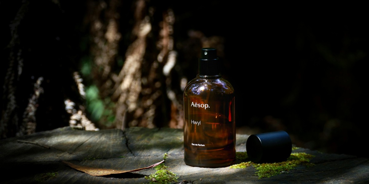 From Floral to Woody: Decoding Perfume Families and Their Appeal