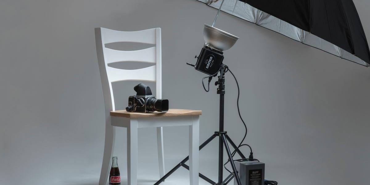 The Power of Professional Product Photography and AI Outfit Generators in Online Retail