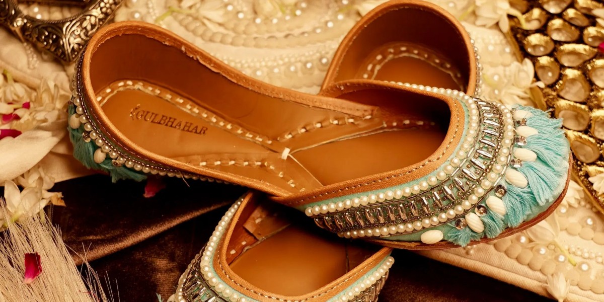 Gift-Giving Beautiful Handmade Juttis by Gulbhahar