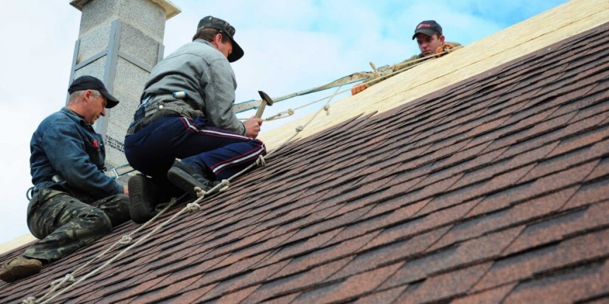Can Amish Roofing Contractors Install Shingles and Metal Roofs?