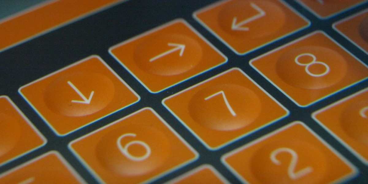 Klawiatura Membranowa na Zamówienie: Kiedy Standard Nie Wystarcza