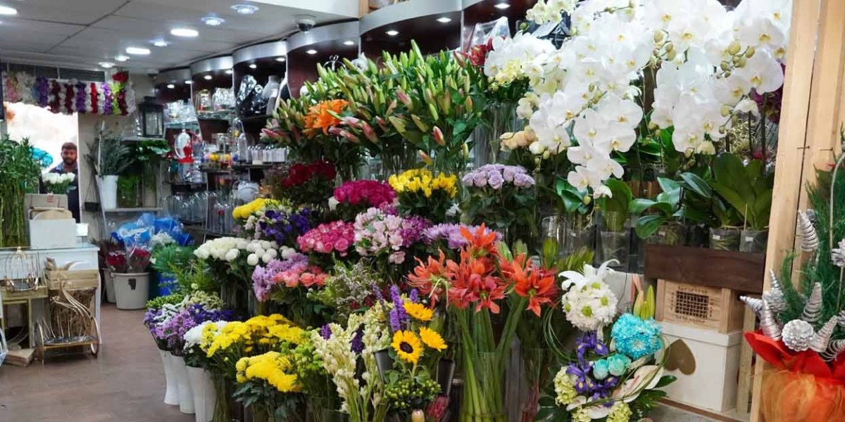 Flower Delivery Dubai with expert florists at Flowers Mart