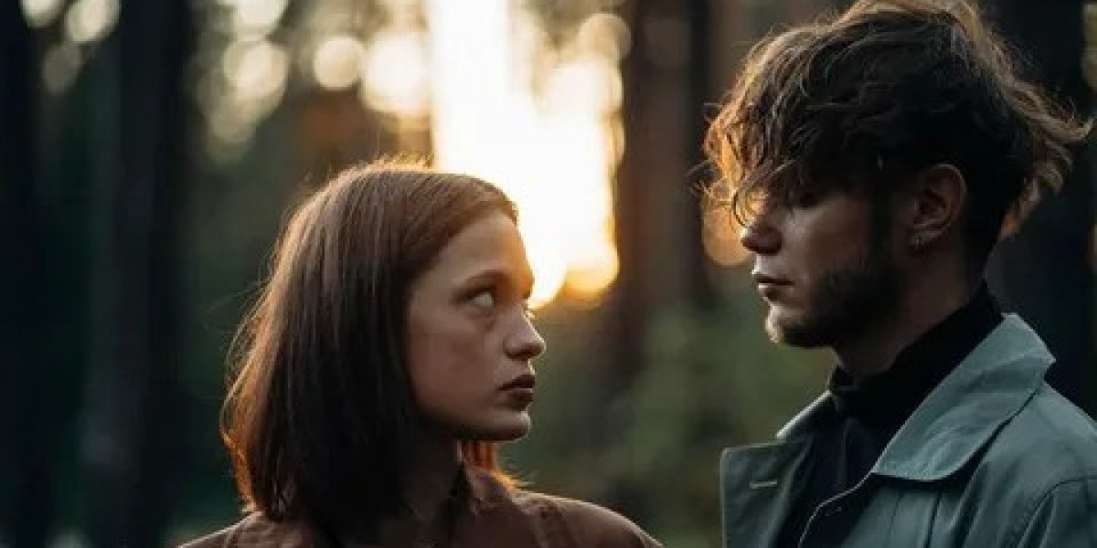 Understanding Karmic Relationships: Signs, Meaning & Lessons