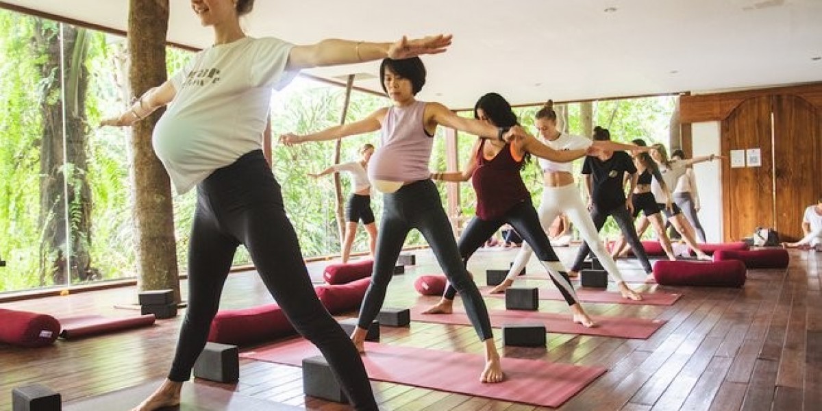 What to Expect from Prenatal Yoga in Canada