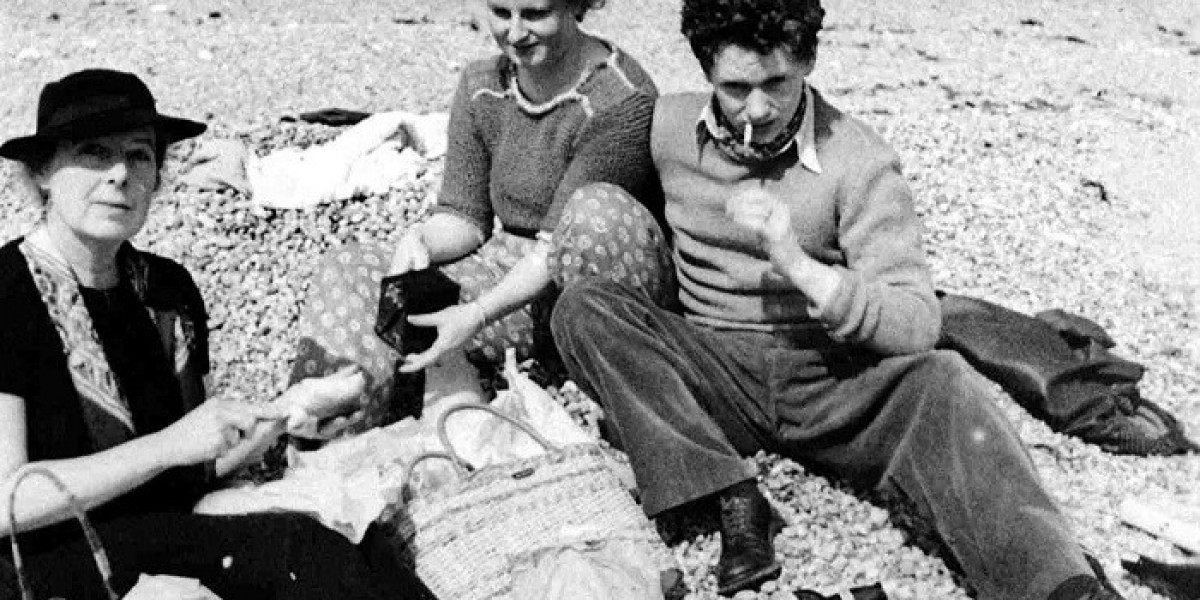 How Dylan Thomas Transformed Personal Memory into Universal Art