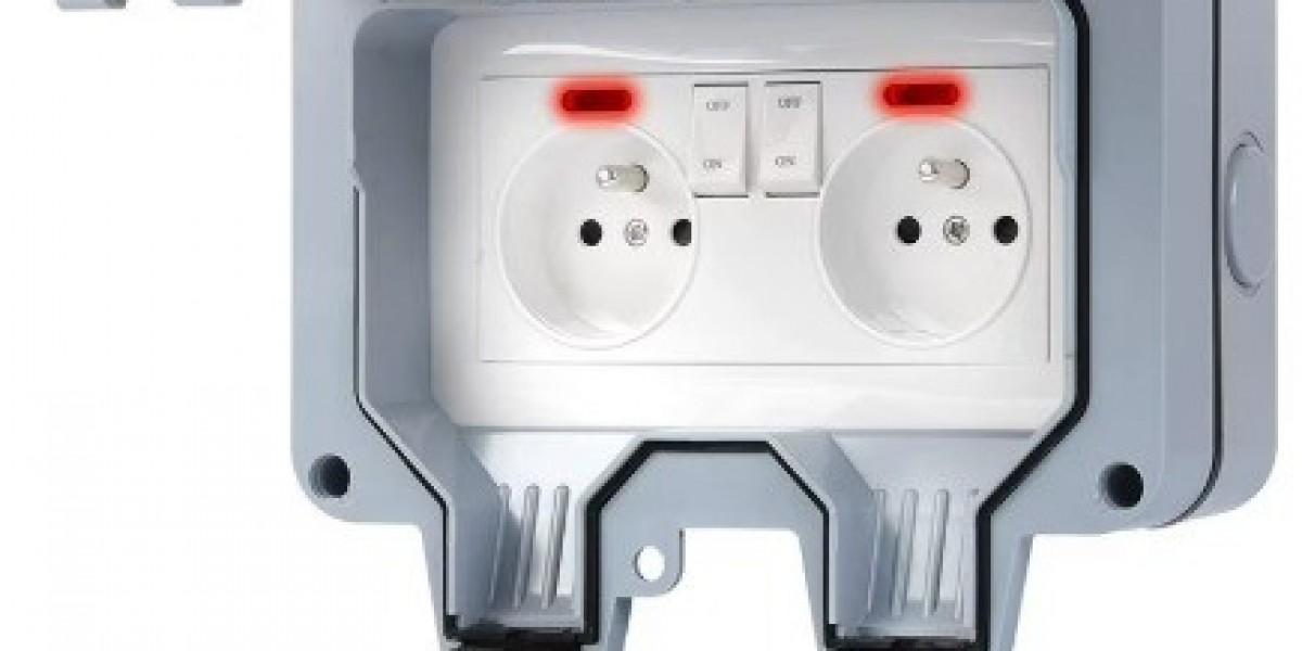 How Do Sealed Glands And Service Loops Improve Outdoor Socket Box Reliability