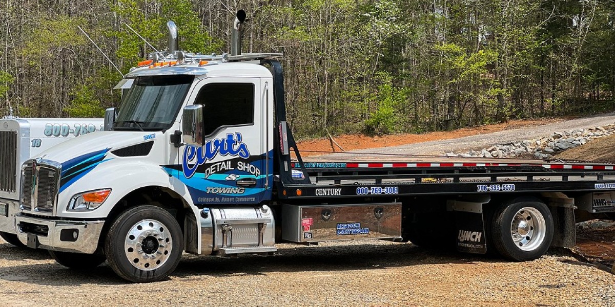 Expert Recovery for a Semi‑Truck Rollover: How Curt’s Heavy Towing Handles the Crisis