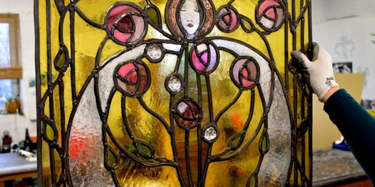How Much Money Do Stained Glass Artists Make?