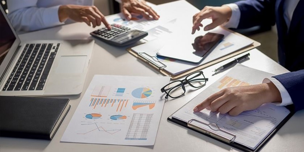 Smart Tax Strategies 2025: Why Top Income Tax Consultants Are Every Business’s Secret Weapon