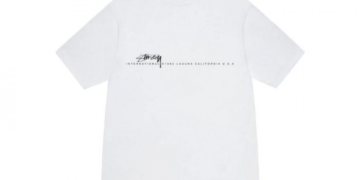 Stussy hoodies and tees people love this year