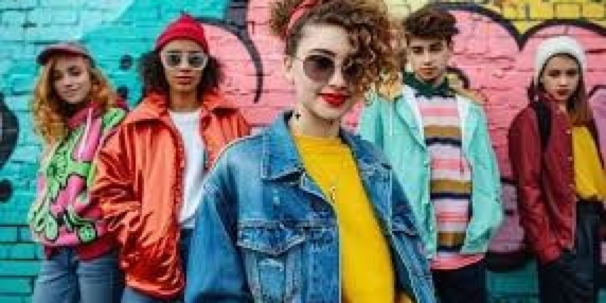 Clean Lines, Big Impact: Why Minimal Streetwear Is Dominating 2025?