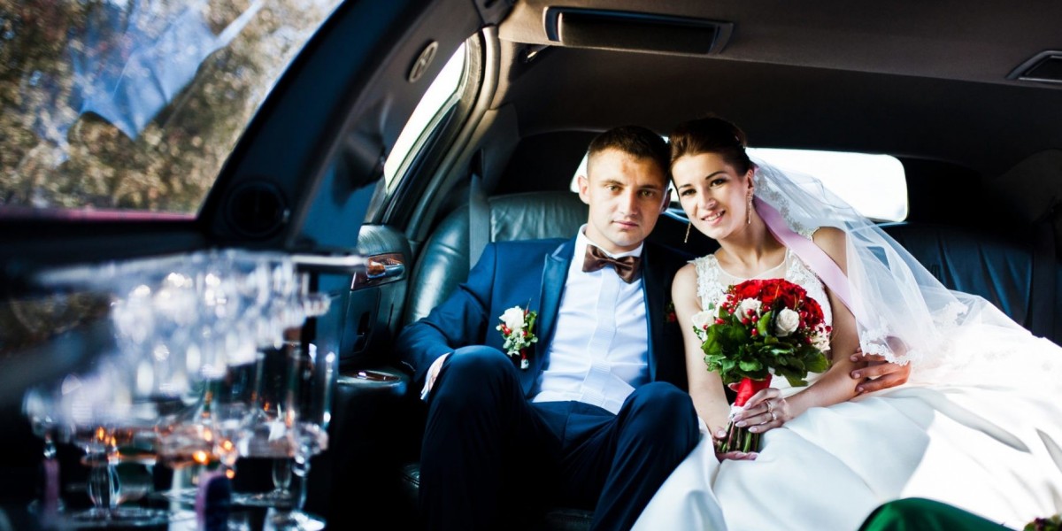 How Limo Rentals Make Wedding Photos Even Better
