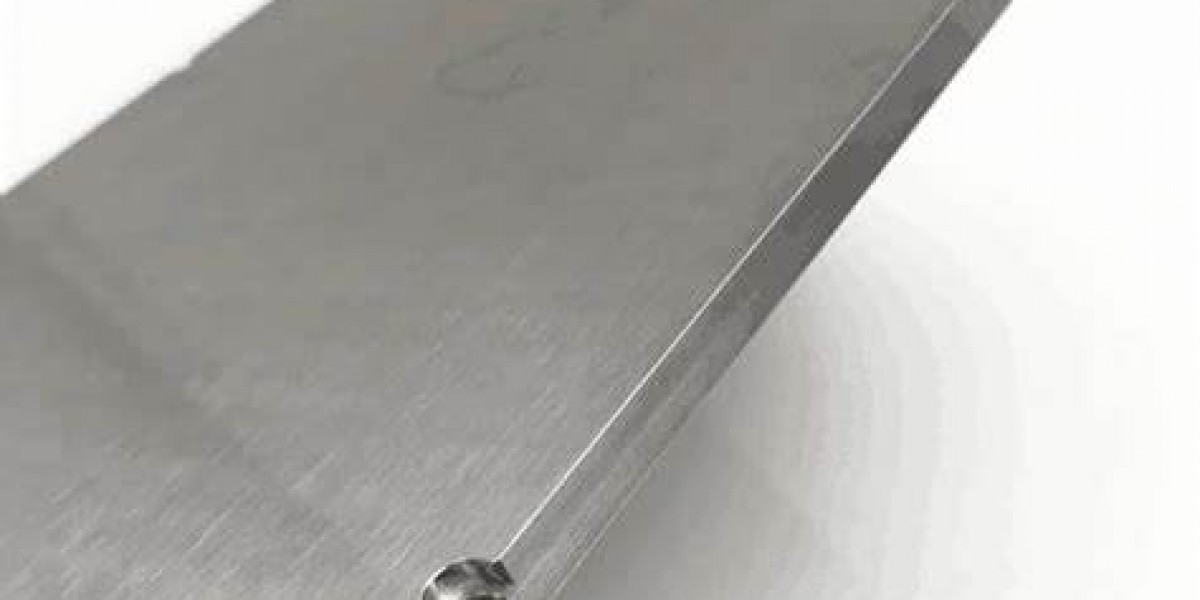 Choosing the Right Aluminum Plate for Safe and Durable Industrial Surfaces: A Guide to Tread and Checker Plates