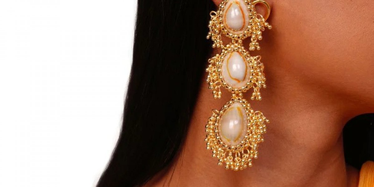 The Ultimate Guide to VAIDAAN's Ear Cuff Earrings Luxury, Comfort, and Trend