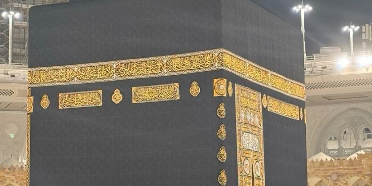Affordable Cheap Umrah Packages UK for Group Travel