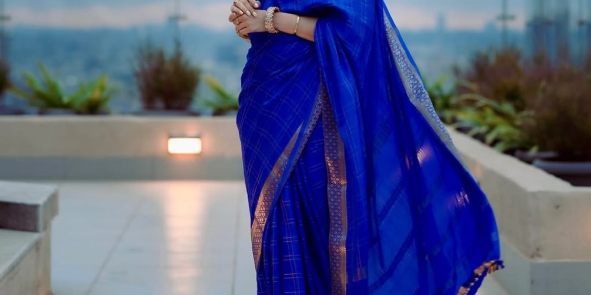 Golden Saree Party Wear: Radiant Glamour and Luxurious Celebration Style