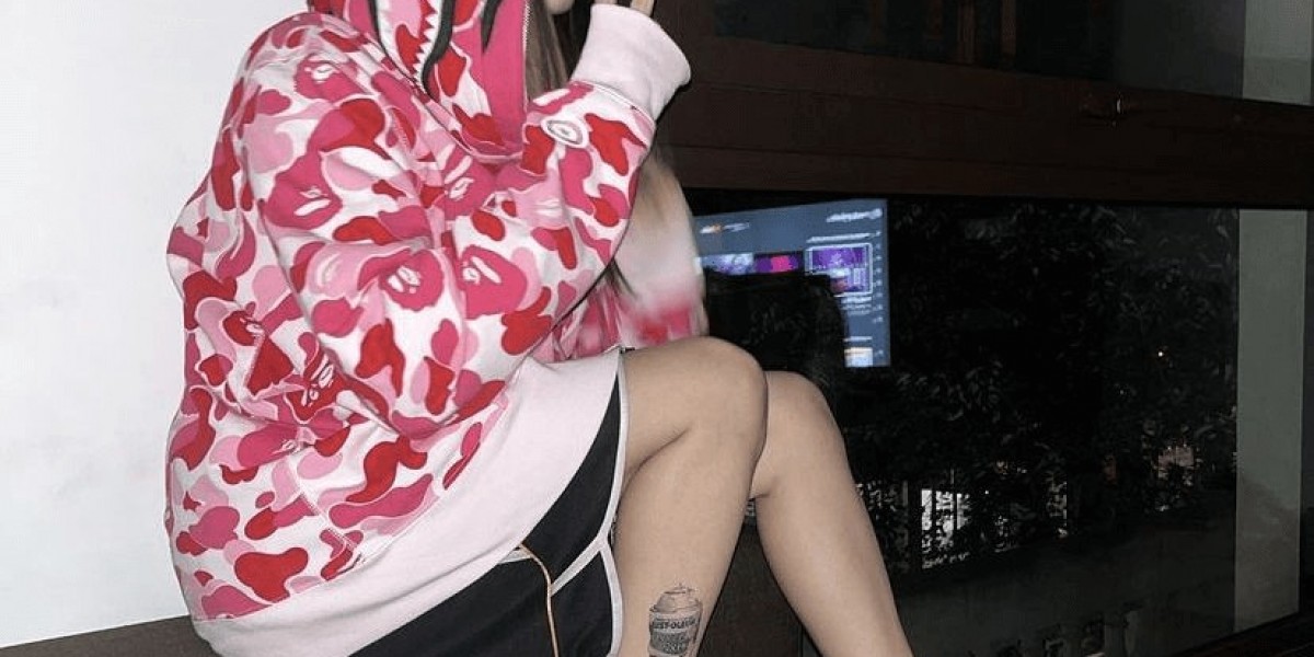 The Modern Appeal of the BAPE Hoodie in Streetwear Culture