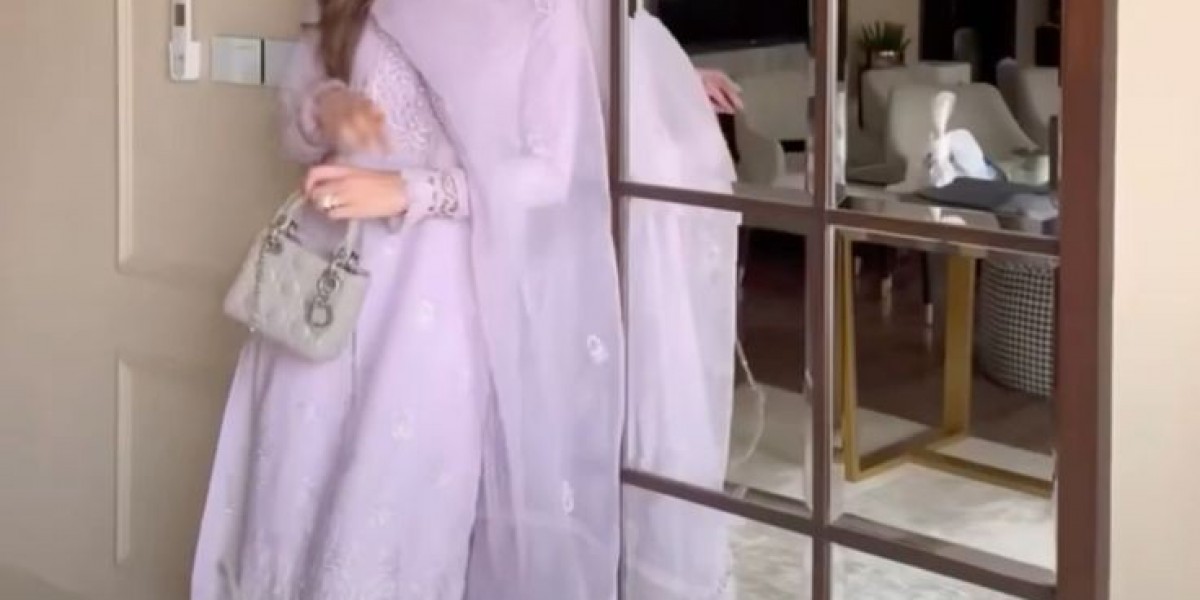 Lavender Suit: A Soft, Elegant, and Modern Ethnic Style Statement