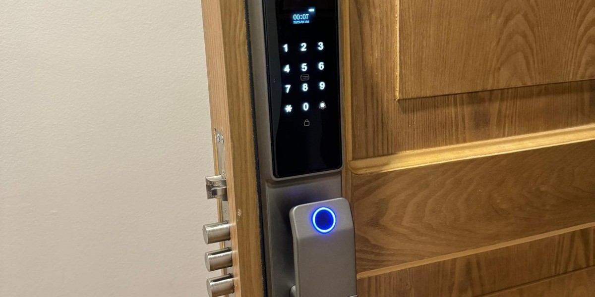 Smart Door Locks for Homes: Upgrade to Keyless Security