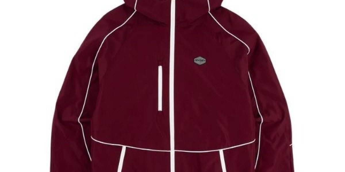 A Lightweight Syna Windbreaker for Flexible Streetwear