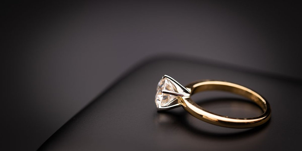 The Timeless Beauty of Emerald Solitaire Rings in Modern Jewelry