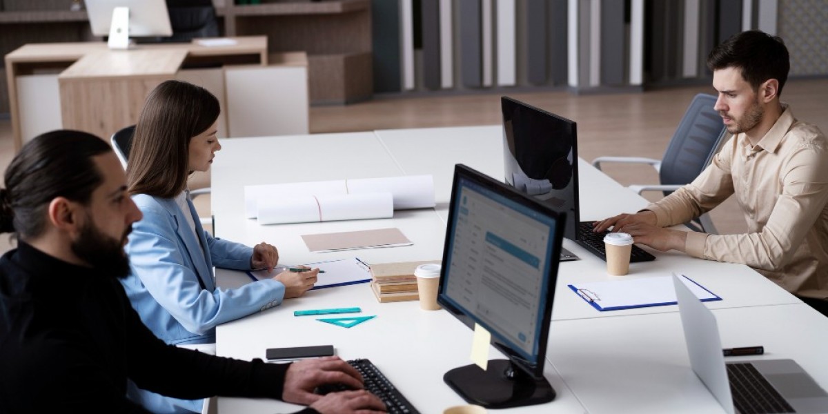 Freelance Graphic Designer Dubai – Your Creative Partner for Brand Success