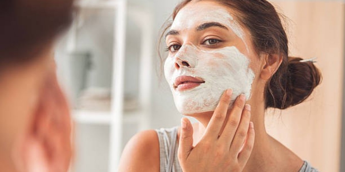 Deep Cleansing Facial: Your Skin’s Defense Mechanism in Riyadh’s Climate