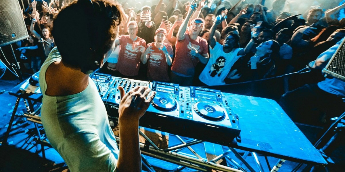 How Can Wedding DJ Services Transform Your Wedding Party?